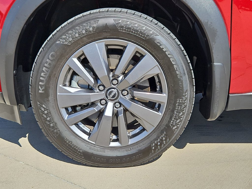 Used 2025 Nissan Pathfinder SV w/ SV Premium Package FWD image 29