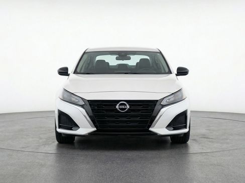 Used 2025 Nissan Altima 2.5 SV image 2