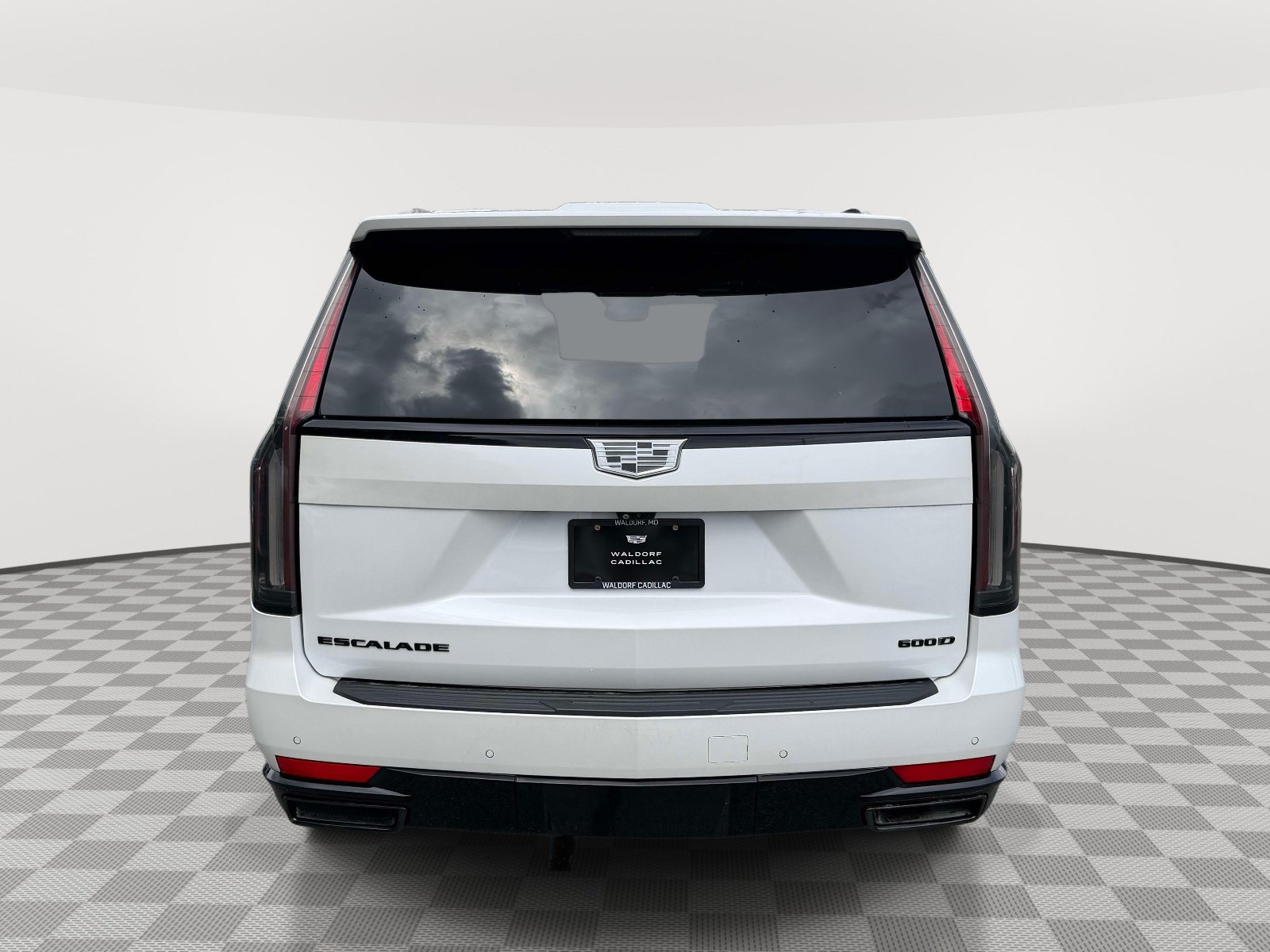Used 2023 Cadillac Escalade Sport Platinum w/ LPO, ONYX Package AWD/4WD image 3