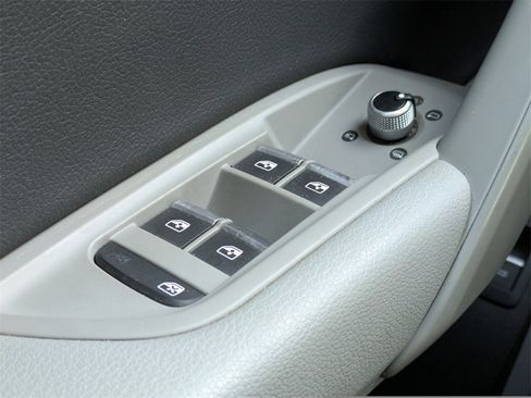 Used 2018 Audi Q5 2.0T Premium Plus w/ Premium Plus Package image 34