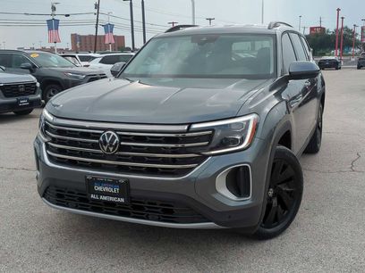 Used 2024 Volkswagen Atlas SE w/ Black Wheel Package