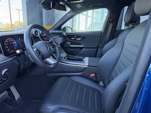 Used 2025 Mercedes-Benz GLC 300 4MATIC image 11