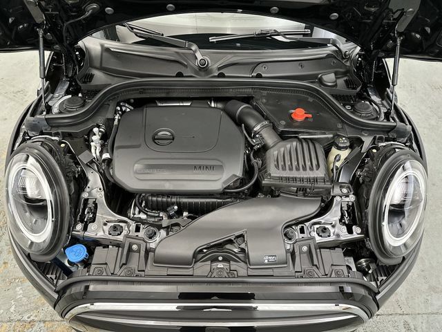 Used 2024 MINI Cooper 2-Door Hardtop FWD image 22