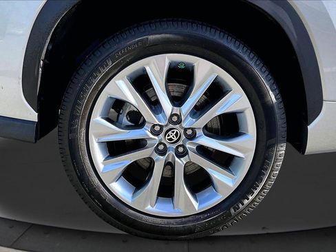 Used 2021 Toyota Highlander Limited FWD image 38