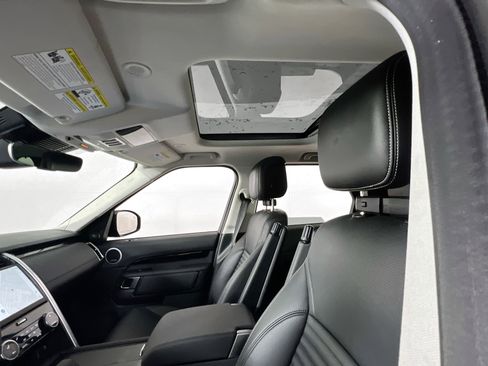 Used 2024 Land Rover Discovery S image 23