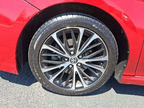 Used 2020 Toyota Camry SE w/ Carpet Mat Package FWD image 5
