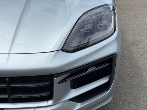 Used 2026 Porsche Cayenne E-Hybrid AWD/4WD image 11