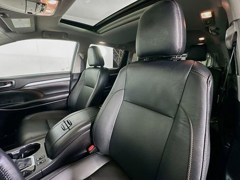 Used 2019 Toyota Highlander XLE image 20