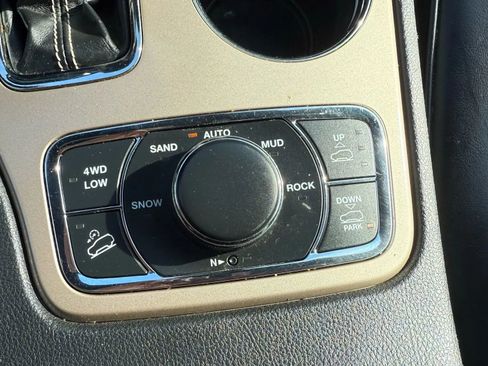 Used 2017 Jeep Grand Cherokee Overland w/ Jeep Active Safety Group image 26