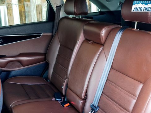 Used 2019 Kia Sorento SX image 28