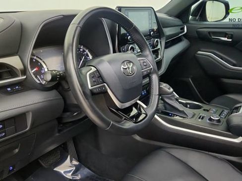 Used 2022 Toyota Highlander XSE AWD/4WD image 20