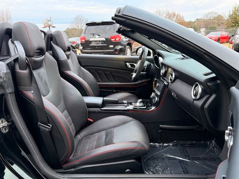 Used 2019 Mercedes-Benz SLC 43 AMG image 23