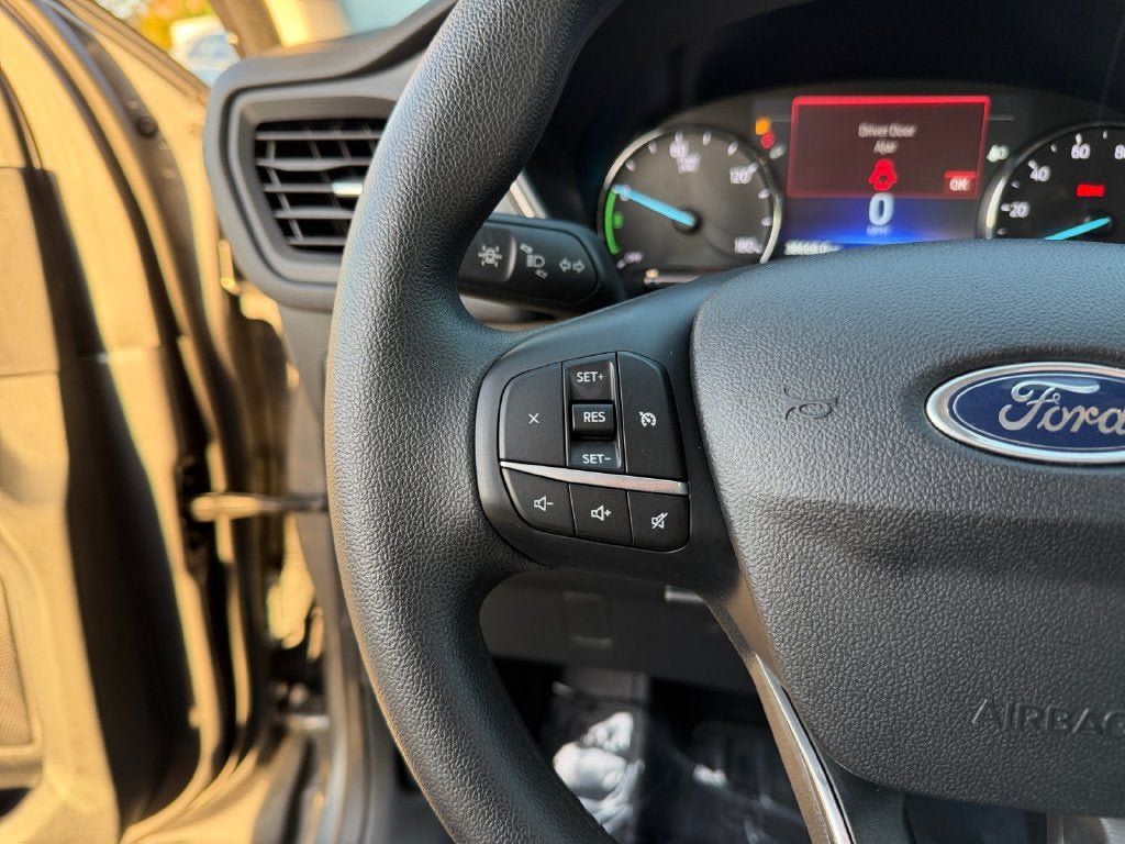 Used 2022 Ford Escape SE FWD image 15