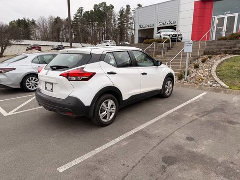 Certified 2020 Nissan Kicks S image 4