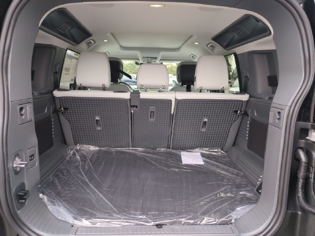 New 2026 Land Rover Defender 110 X-Dynamic SE AWD/4WD image 16