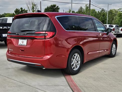 New 2027 Chrysler Pacifica Select FWD image 3