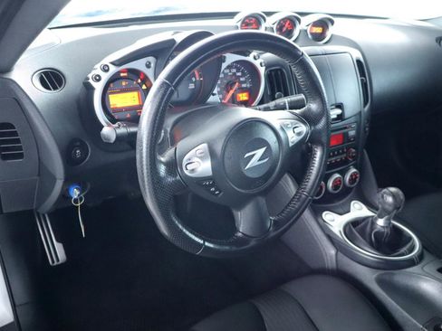 Used 2019 Nissan 370Z Coupe RWD image 15