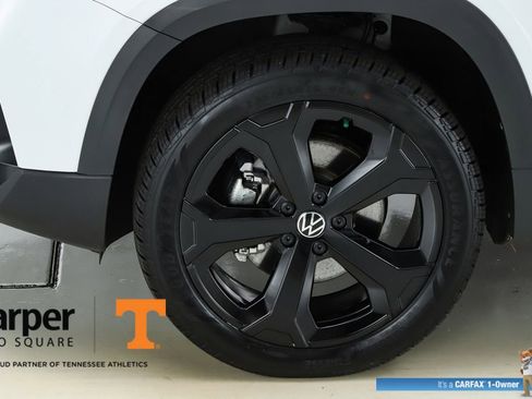 Used 2025 Volkswagen Taos SE image 43