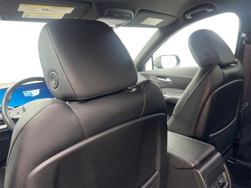 Used 2024 Cadillac XT4 Premium Luxury image 35