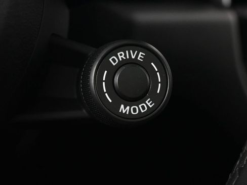 Certified 2026 Porsche Macan Turbo AWD/4WD image 21