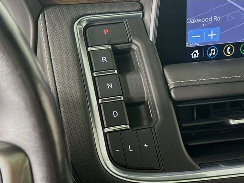 Used 2021 Chevrolet Suburban Premier w/ Premium Package image 17