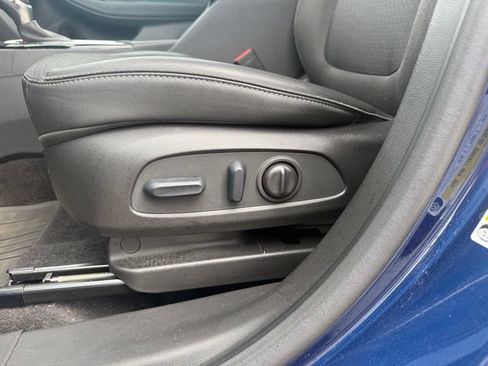 Used 2023 Buick Encore GX Select AWD/4WD image 4