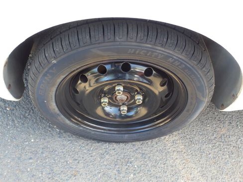 Used 2006 Suzuki Forenza Sedan image 28