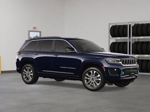 New 2024 Jeep Grand Cherokee Overland w/ Advanced Protech Group III AWD/4WD image 8