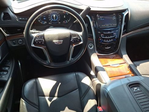 Used 2020 Cadillac Escalade Luxury AWD/4WD image 12