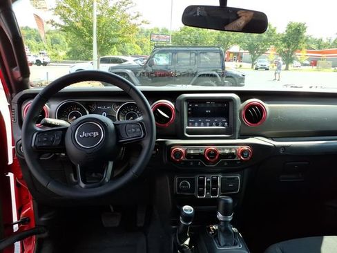 Used 2022 Jeep Gladiator Sport AWD/4WD image 14