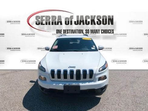 Used 2015 Jeep Cherokee Latitude FWD image 3