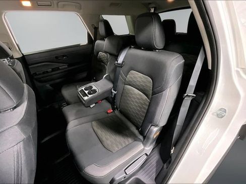 Used 2024 Nissan Pathfinder SV w/ Lighting Package (N92) AWD/4WD image 21