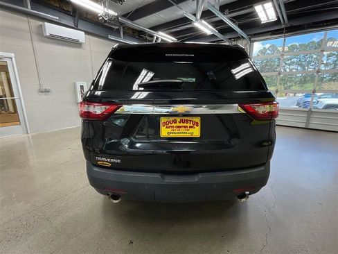 Used 2021 Chevrolet Traverse LS image 4