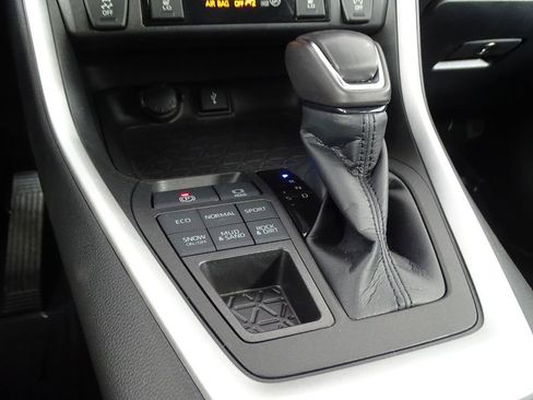 Used 2022 Toyota RAV4 XLE Premium image 37