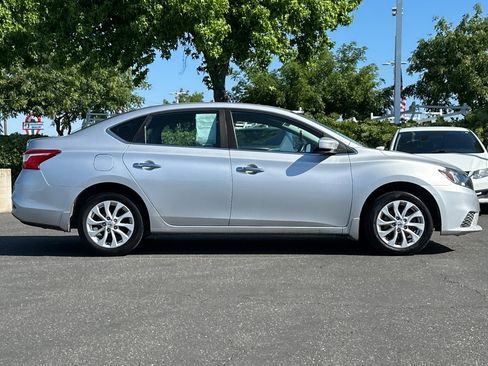 Used 2019 Nissan Sentra SV FWD image 3