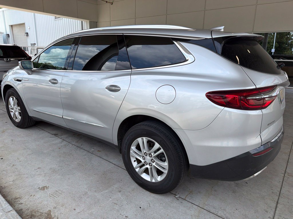 Used 2018 Buick Enclave Essence FWD image 2