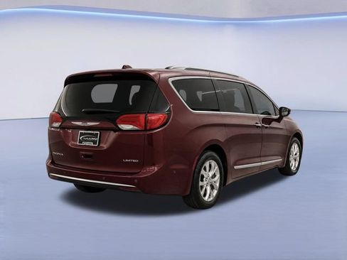 Used 2020 Chrysler Pacifica Limited w/ Advanced Safetytec Group FWD image 8
