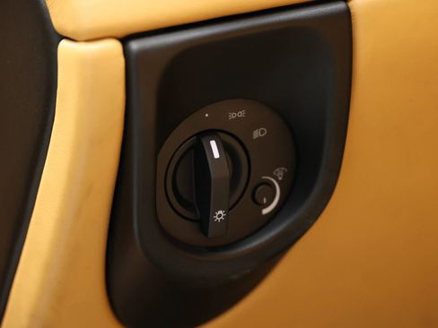 Used 2012 Aston Martin V8 Vantage V8 Convertible 2D image 22