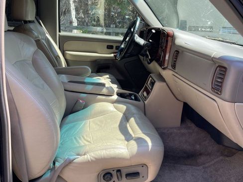 Used 2002 Chevrolet Suburban LT AWD/4WD image 18