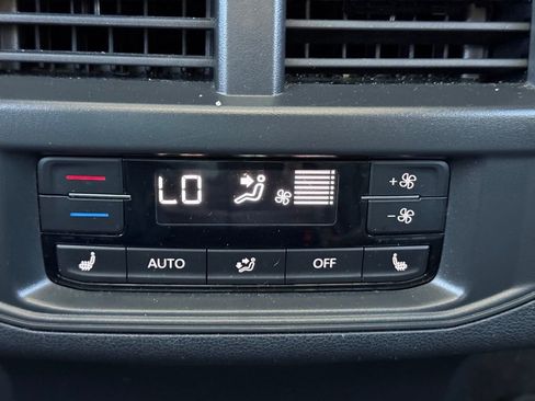 Used 2021 Volkswagen Atlas SEL Premium image 20