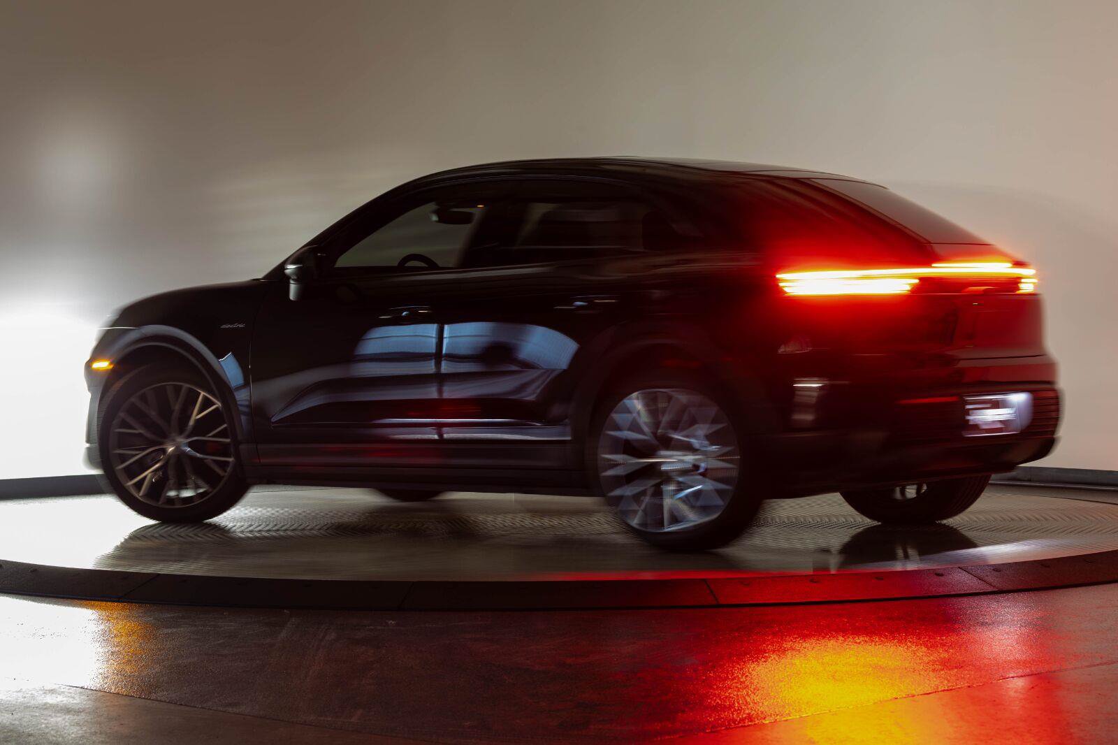 Used 2025 Porsche Macan 4S Electric AWD/4WD image 26