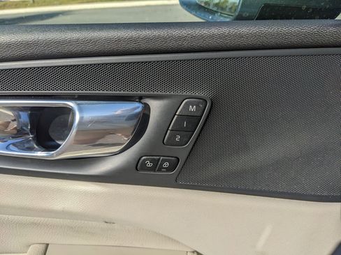 Used 2020 Volvo XC60 T6 Momentum image 20