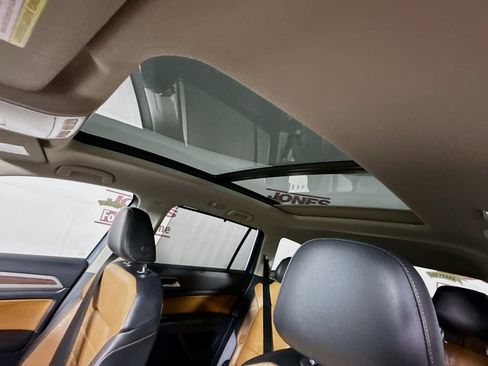 Used 2019 Volkswagen Atlas SEL Premium image 11