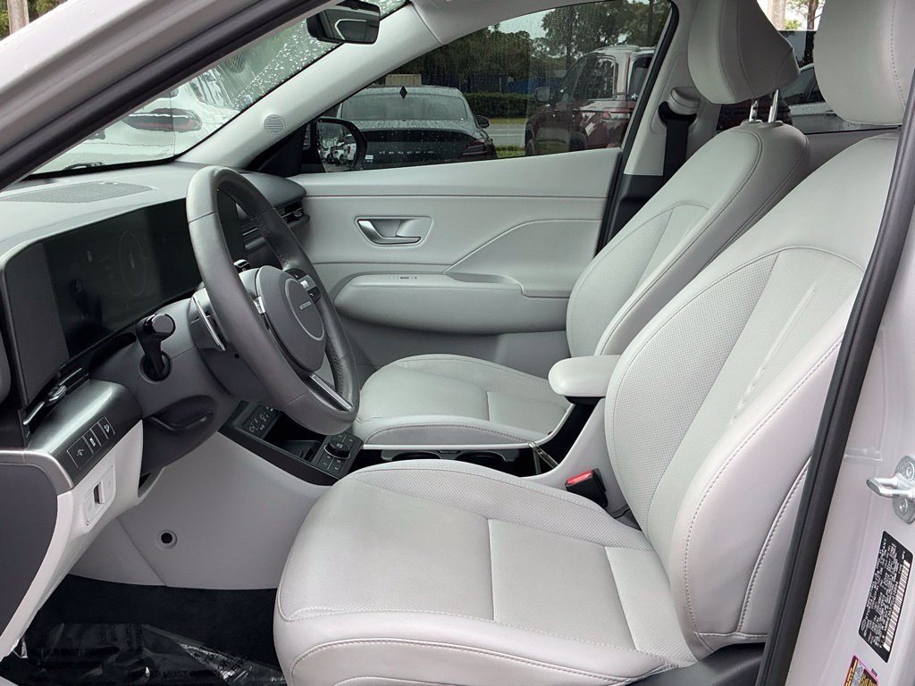 Used 2025 Hyundai Kona Limited FWD image 32