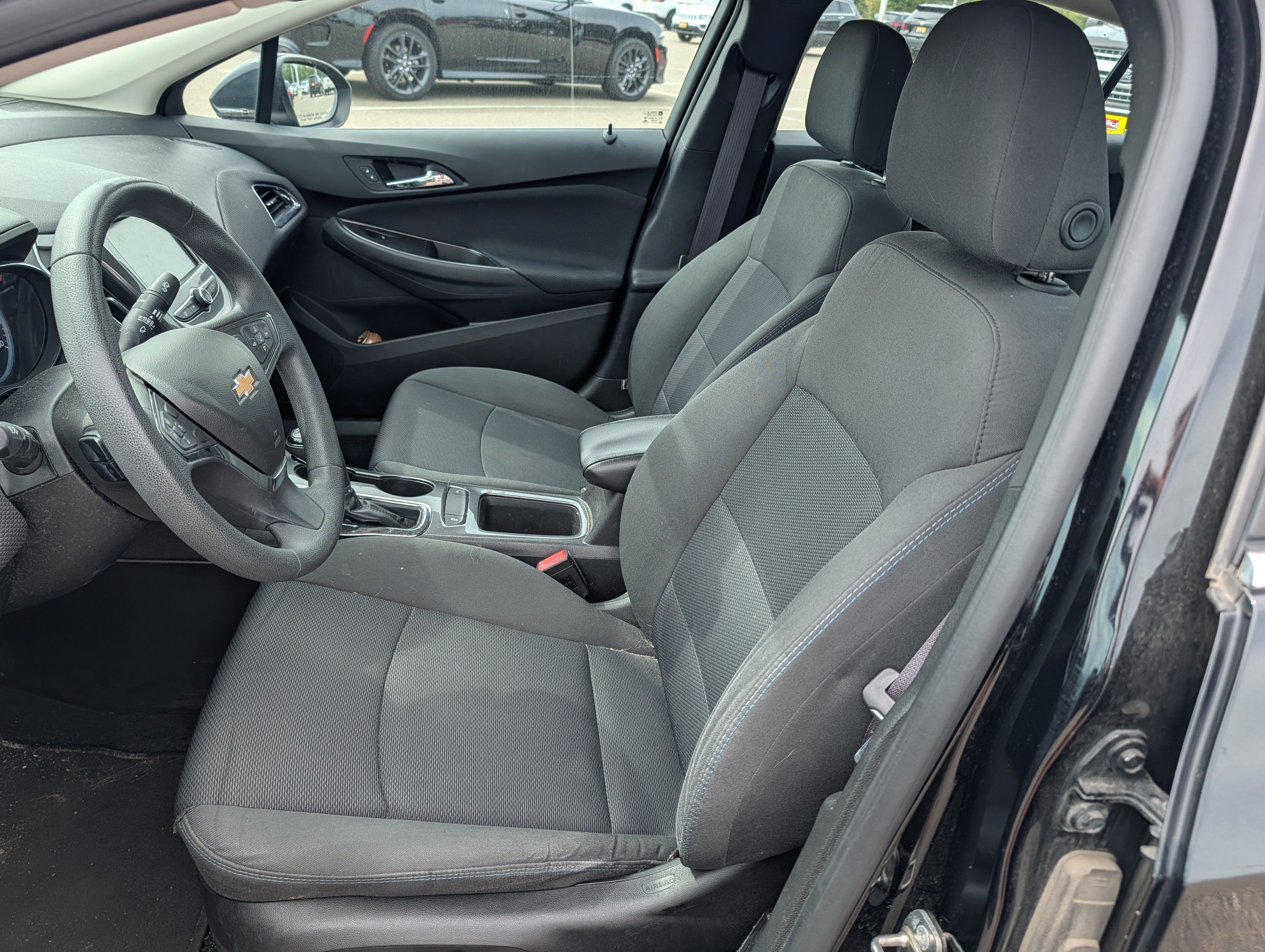 Used 2017 Chevrolet Cruze LT w/ Convenience Package FWD image 8