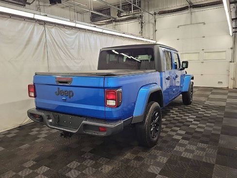 Used 2022 Jeep Gladiator Sport AWD/4WD image 3