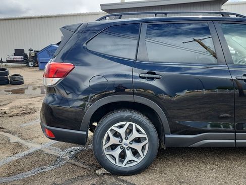 Used 2022 Subaru Forester Premium AWD/4WD image 5