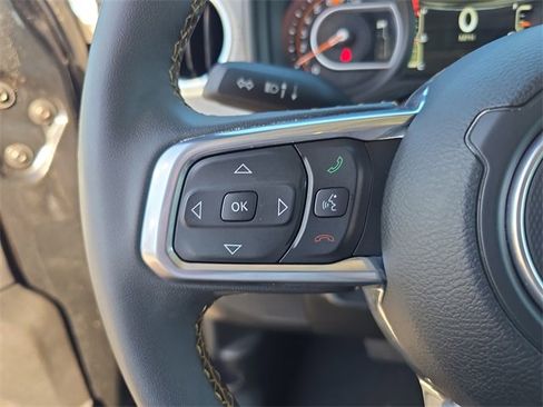 Used 2025 Jeep Wrangler Sahara image 23