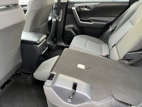 Used 2025 Toyota RAV4 XLE AWD/4WD image 16