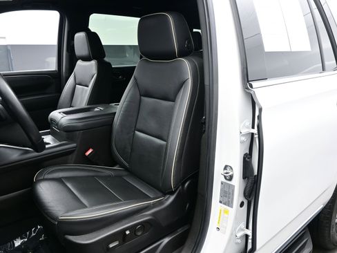 Used 2021 GMC Yukon SLT w/ SLT Premium Package image 12